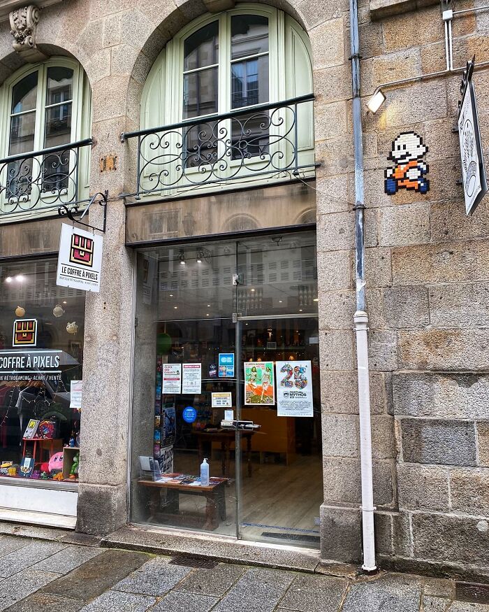 Pixel Art Party on City Walls? Yup, This Artist Nailed It!