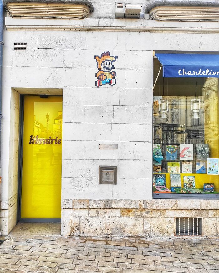 Pixel Art Party on City Walls? Yup, This Artist Nailed It!