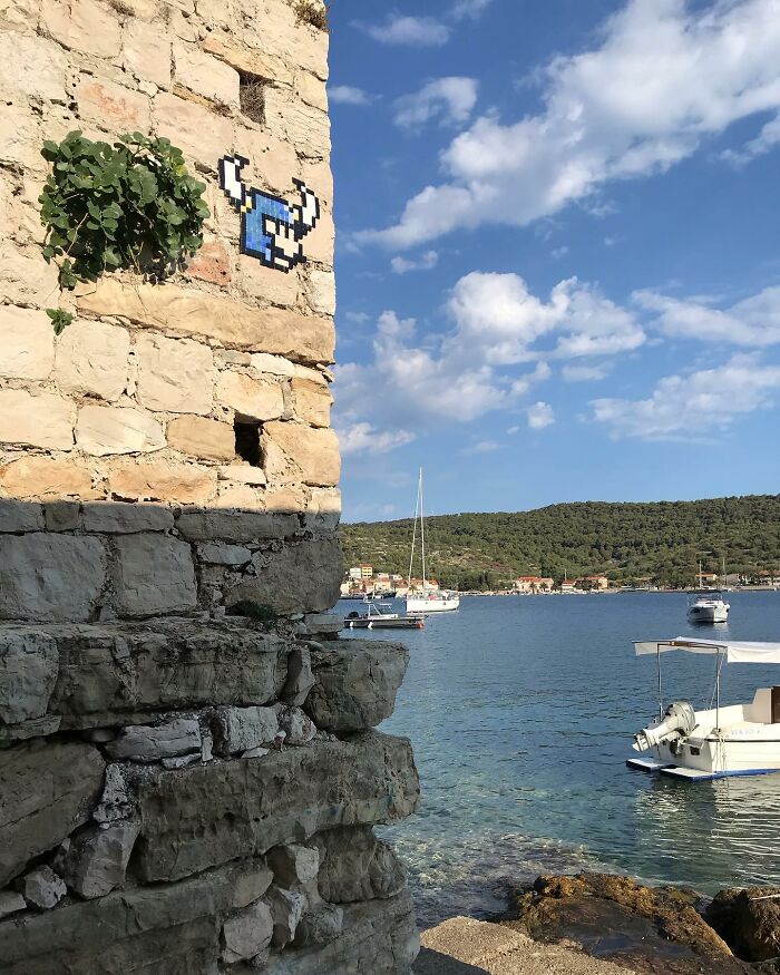 Pixel Art Party on City Walls? Yup, This Artist Nailed It!