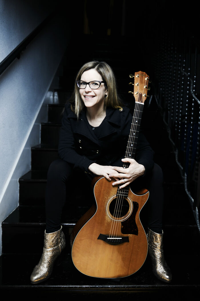 Lisa Loeb: The Girl With the Glasses and the Grammy