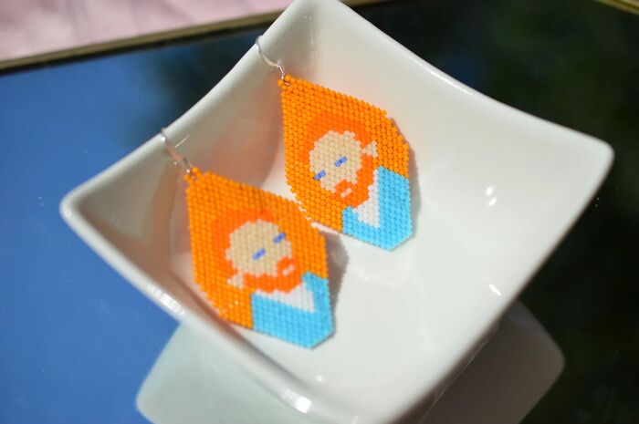 Van Gogh’s Self-Portrait Goes Tiny