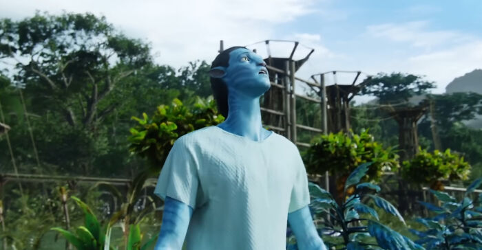 Jake Sully in Avatar ditches his human side to join the aliens and fight humans—talk about switching teams in epic style.