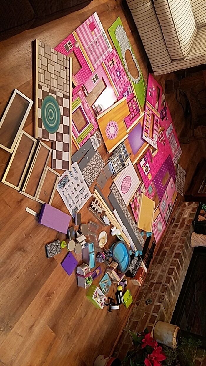 Single Dad Buys Huge Dollhouse For Daughter — Realizes He’s In Over His Head