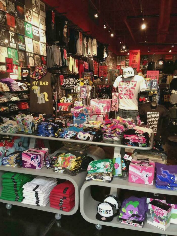 Hot Topic Was *The Spot* In 2012