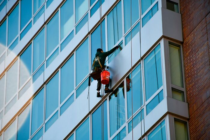 Wait, Window Cleaners Saw THIS?! 37 Hilariously Weird Things From Way Up High