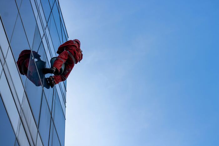 Wait, Window Cleaners Saw THIS?! 37 Hilariously Weird Things From Way Up High