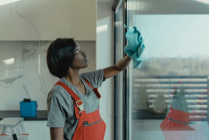 Wait, Window Cleaners Saw THIS?! 37 Hilariously Weird Things From Way Up High