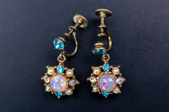 Wait, They Actually Shared These Wild Funeral Stories?!