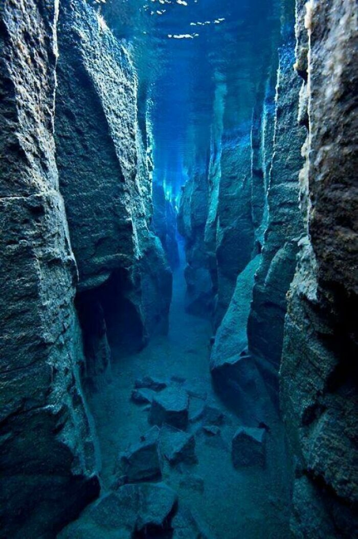 Deep Underneath Us Lies a Water Reservoir 3 Times Bigger Than All Oceans Combined—Mind = Blown