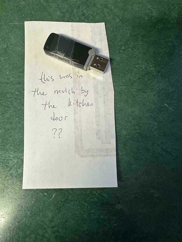 My Girlfriend Left Me This Strange Note And Flash Drive