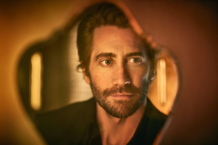 Jake Gyllenhaal Keeps It Cool (2022)