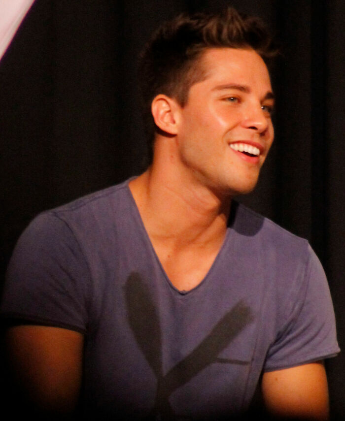 Dean Geyer: Aussie Idol Who Made Glee Look Good