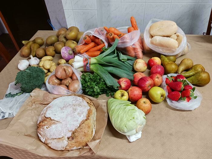 Portugal Weekly Market Haul: 22.12€ or $23—Not Too Shabby!