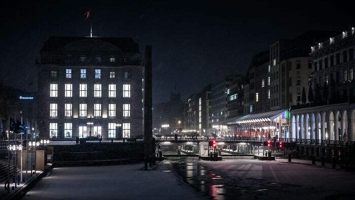 28 Wild & Weird Moments That’ll Make You Say “Wait, What Just Happened?!”