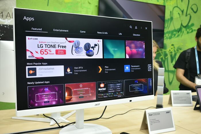 28 Wild & Weird Moments That’ll Make You Say “Wait, What Just Happened?!”