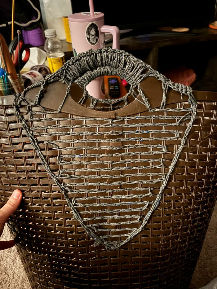 Used Plastic Yarn to Fix a Laundry Basket Like a Pro