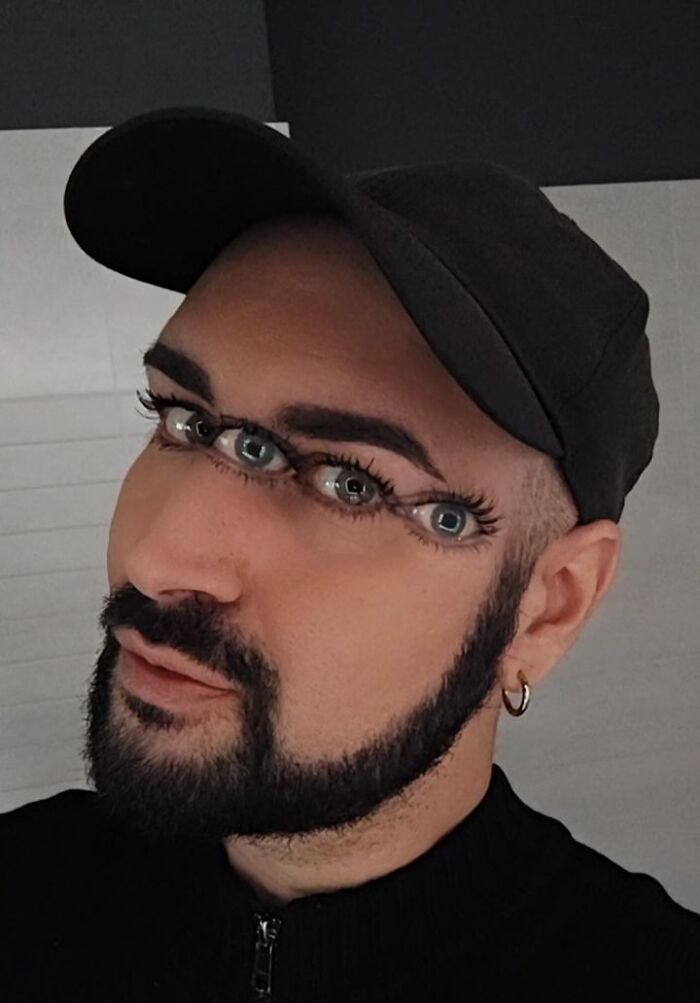 Wait, This Artist Painted 3D Illusions on Himself And It’s Mind-Blowing!