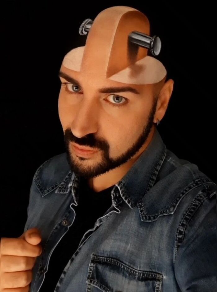 Wait, This Artist Painted 3D Illusions on Himself And It’s Mind-Blowing!
