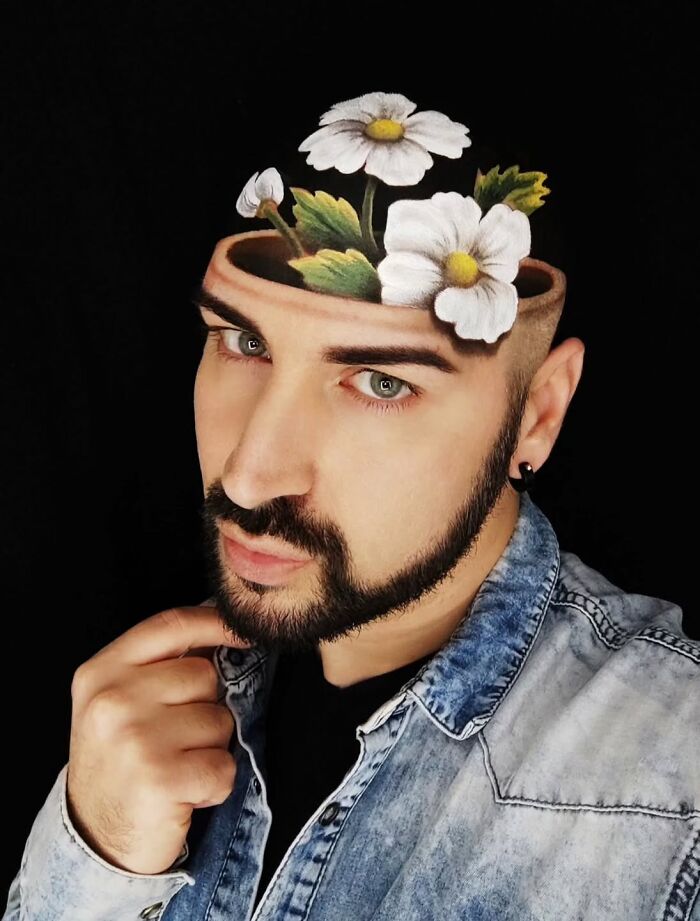 Wait, This Artist Painted 3D Illusions on Himself And It’s Mind-Blowing!