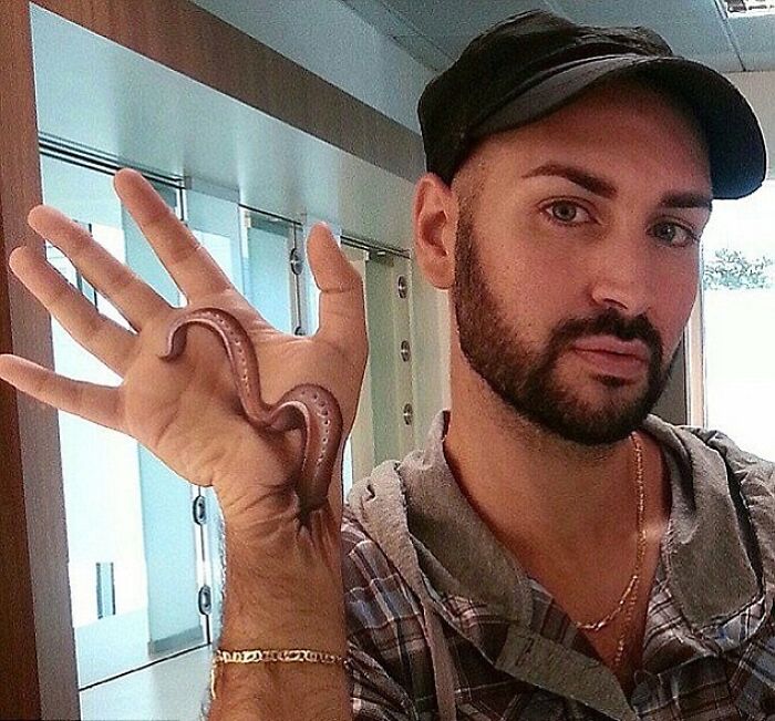 Wait, This Artist Painted 3D Illusions on Himself And It’s Mind-Blowing!