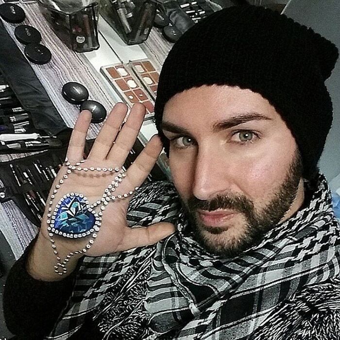 Wait, This Artist Painted 3D Illusions on Himself And It’s Mind-Blowing!