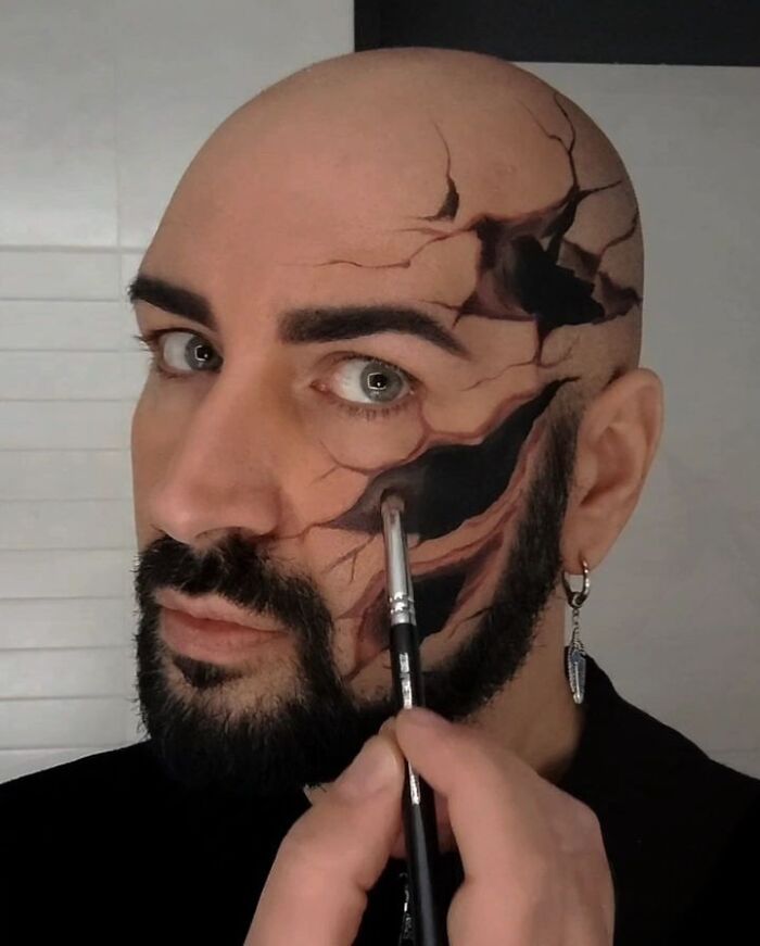 Wait, This Artist Painted 3D Illusions on Himself And It’s Mind-Blowing!