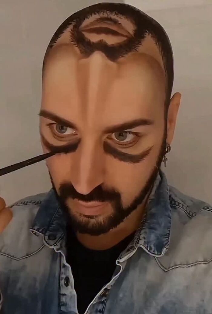 Wait, This Artist Painted 3D Illusions on Himself And It’s Mind-Blowing!