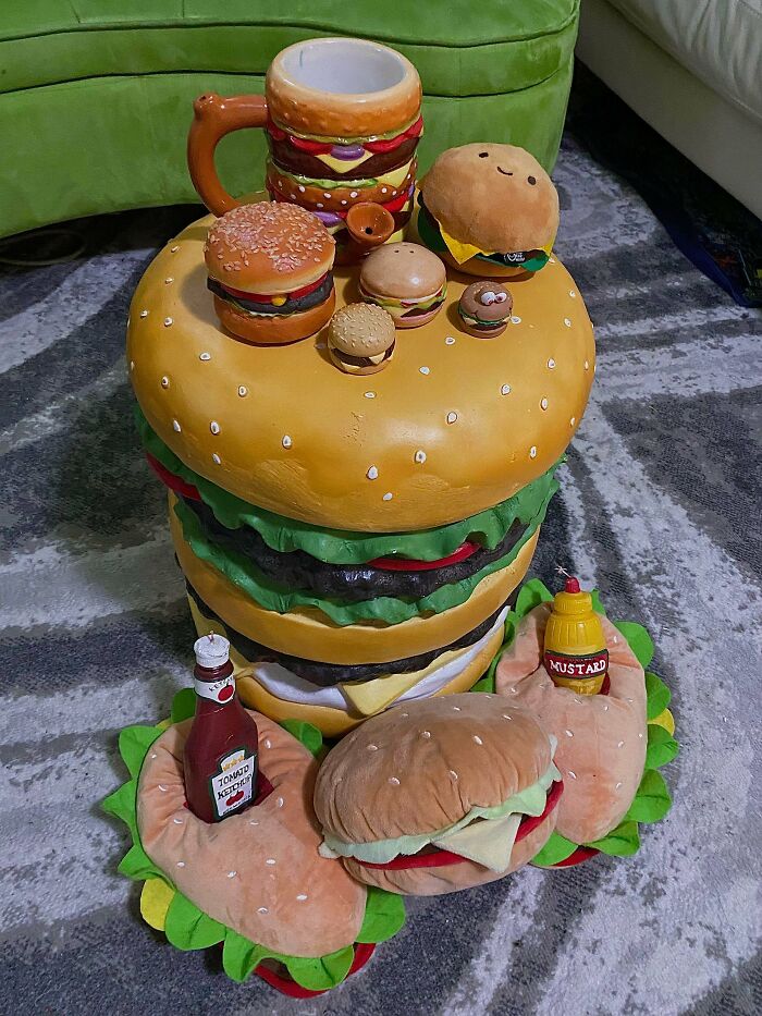 Burgers Galore! Collecting Everything Burger-Shaped