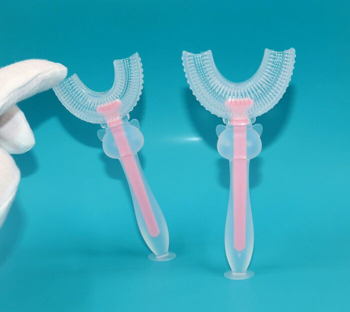 The Weird U-Shaped Toothbrush That Does All the Work for You