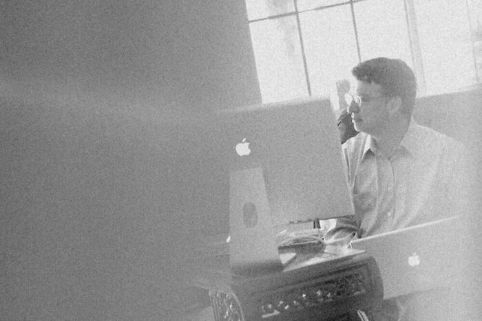 Bill Gates Chooses Apple (Wait, What?)