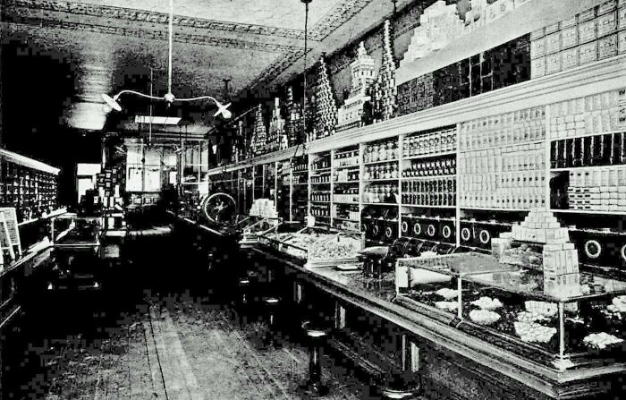 Inside An Oregon Store In 1898: Old-Time Shopping Vibes