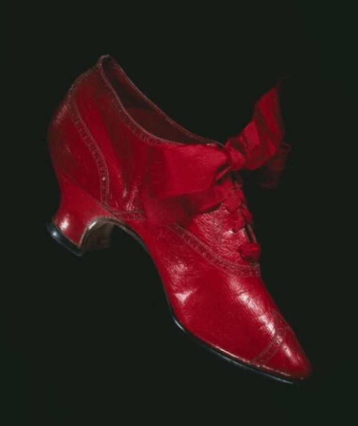 Red Bow Shoes From Around 1900 – Less Fuss, More Style