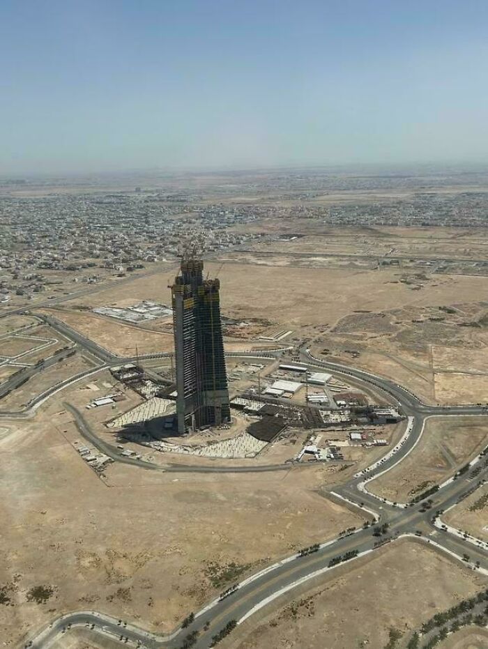 Saudi Arabia’s Next Tallest Building... In the Middle of Nowhere