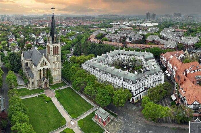 Thames Town – Shanghai’s Fake English Town (It’s Really Something Else)