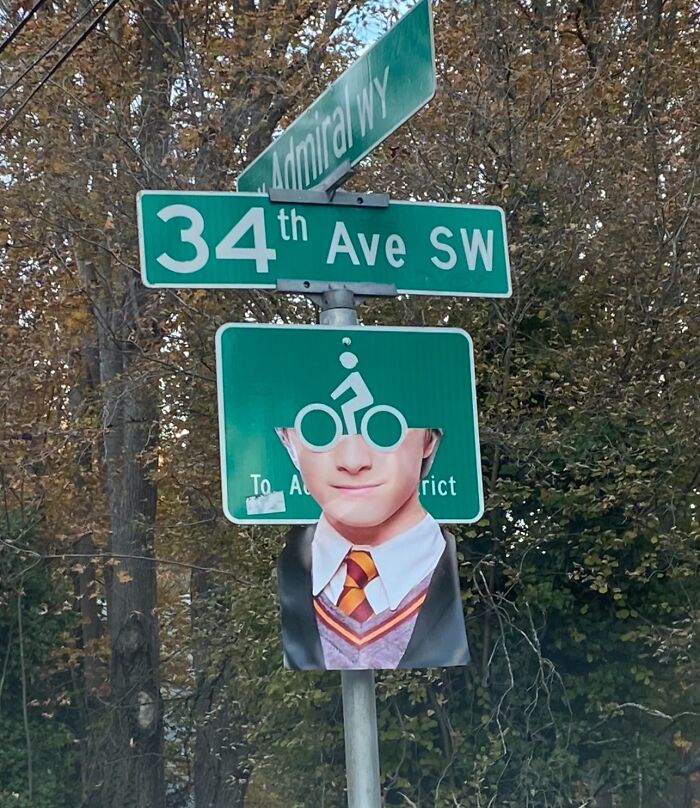 Yer A Street Sign, Harry!