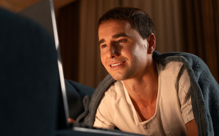 Wait, People Live Like This? 33 Home Horror Stories That’ll Make You Cringe!