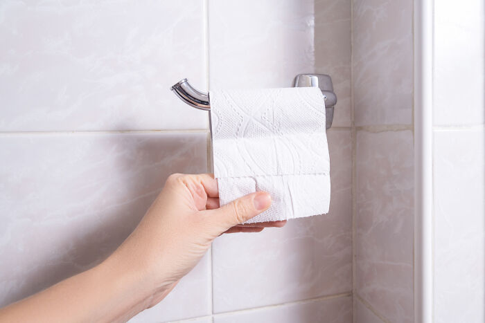 Wait, People Live Like This? 33 Home Horror Stories That’ll Make You Cringe!