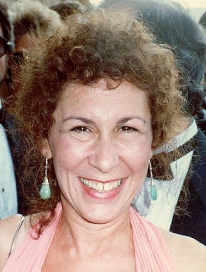 Rhea Perlman: The Sitcom Queen, 78