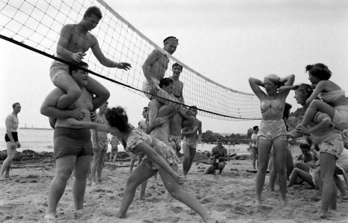 Balboa Beach Party, California 1947: Old School Beach Bash