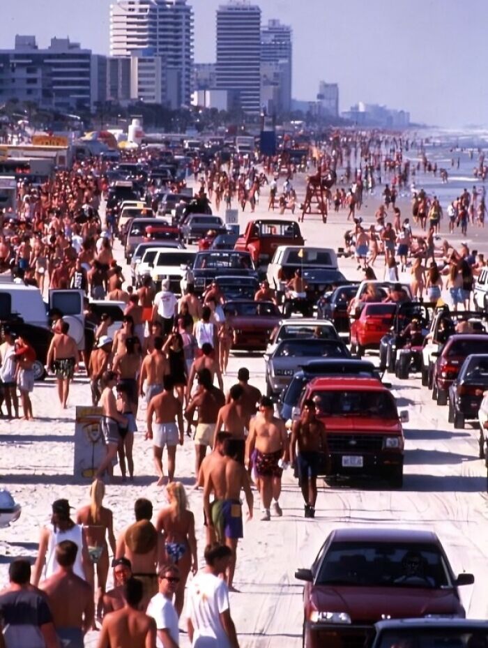Cars and Crowds Take Over Daytona Beach Spring Break