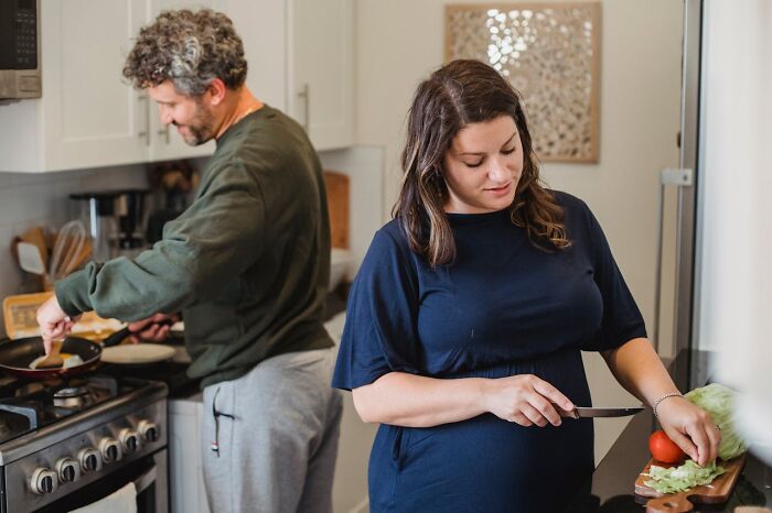 Avoiding Cooking With Husband Because He Makes Me Feel Like A Clueless Kid