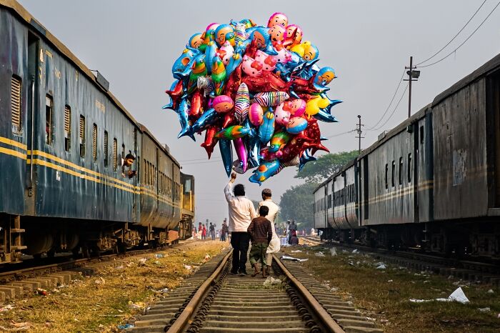 Balloon Seller Left Behind at Massive Pilgrim Party