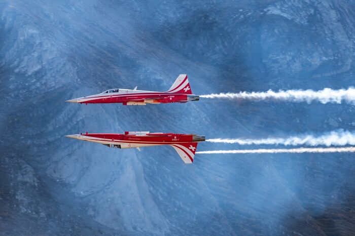 Alps Aces Perform High-Speed Mirror Acts