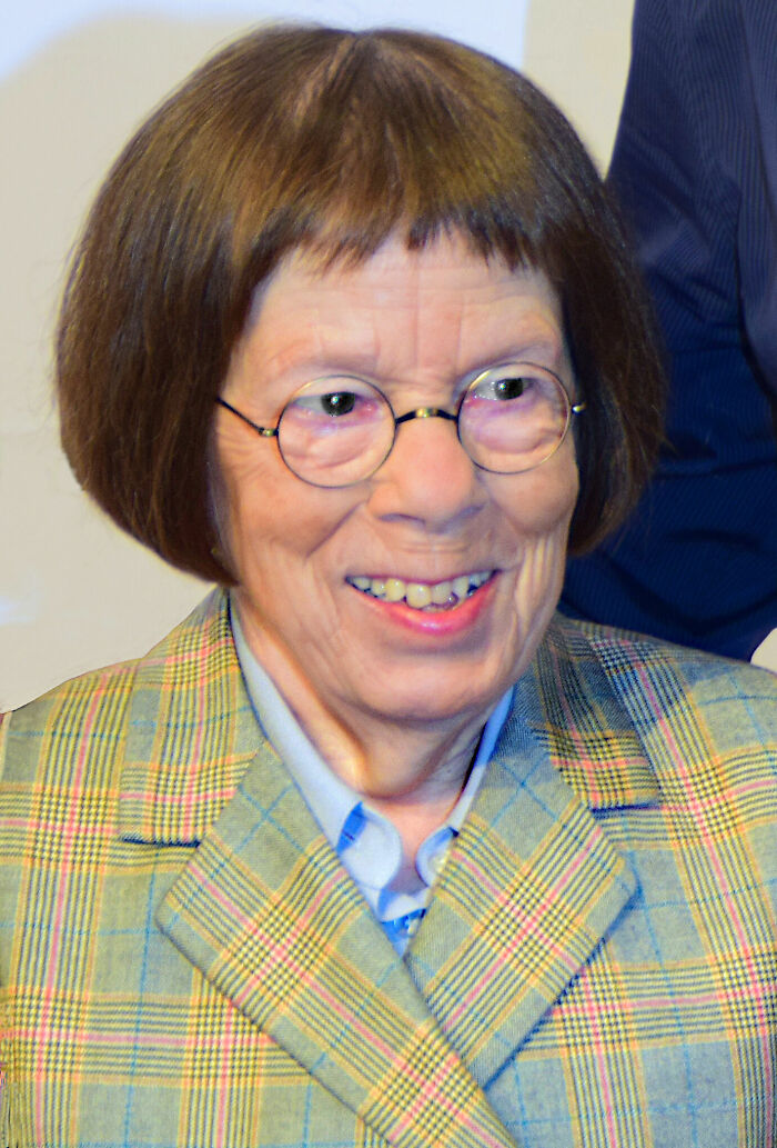 Linda Hunt: Small in Stature, Giant on Screen, 81