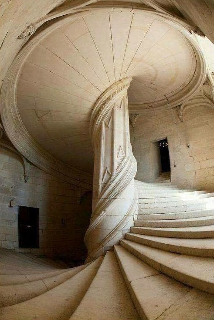 Leonardo Da Vinci’s Spiral Staircase That’s Pure Genius