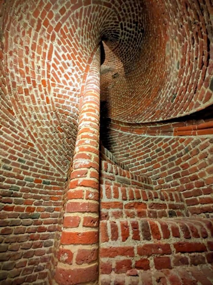 Secret Spiral Staircase In England That’s 600+ Years Old