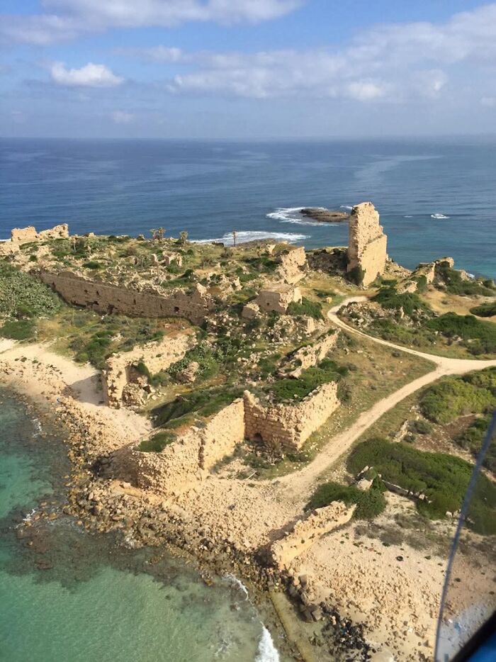 Crusader Castle On The Coast Of Israel: Château Pèlerin