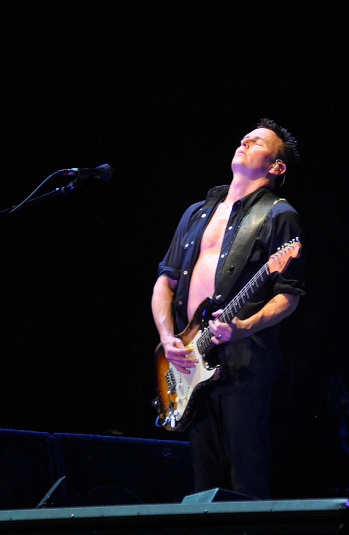 Mike McCready, The Guitar Wizard Who Made Pearl Jam Legendary, 60