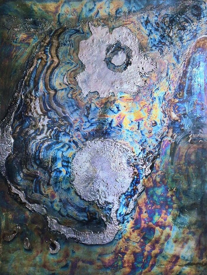 Materia Liquida: When Oils Dance with Light