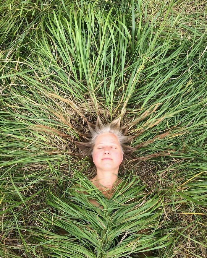 Grass Cocoon: Squishing Nature and Body Art Together